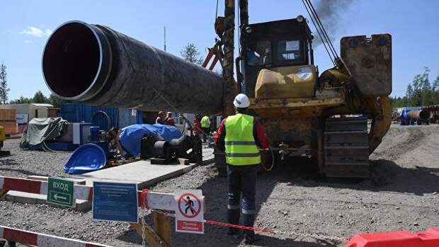 Рабочие на участке строительства газопровода Северный поток-2 в Ленинградской области Рабочие на участке строительства газопровода Северный поток-2 в Ленинградской области