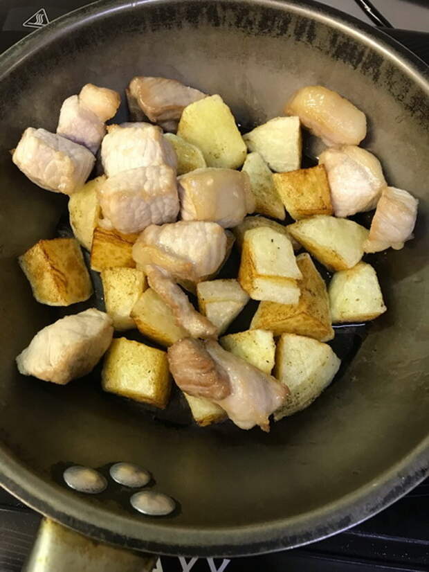 Грузинская жгучая скоблянка - казалось бы, просто обжаренное мясо с овощами, но получается бесподобно