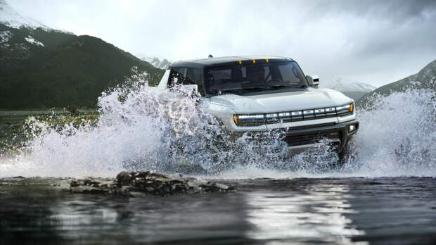 GMC Hummer EV показал себя как 1000-сильный, 350-мильный, быстро заряжающийся ЗВЕРЬ!