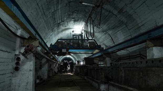 «Застигло аварийное отключение света»: в ЛНР более 40 горняков застряли в шахте после атаки ВСУ