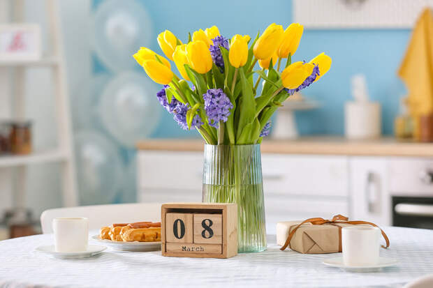 Эксперт Раева: не стоит делать чрезмерно практичные подарки на 8 Марта