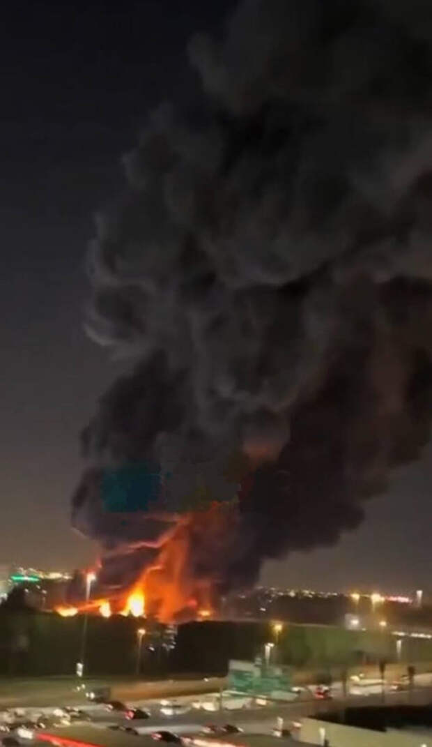 База 5-го флота США в Бахрейне до сих пор не потушена