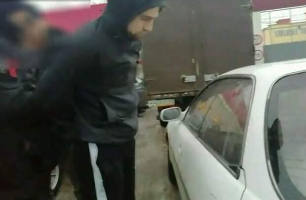 В кирове похитили. В казани задержали молодых людей платежные терминал. Кража киров. У девушки украли одежду. В кирове похитили.