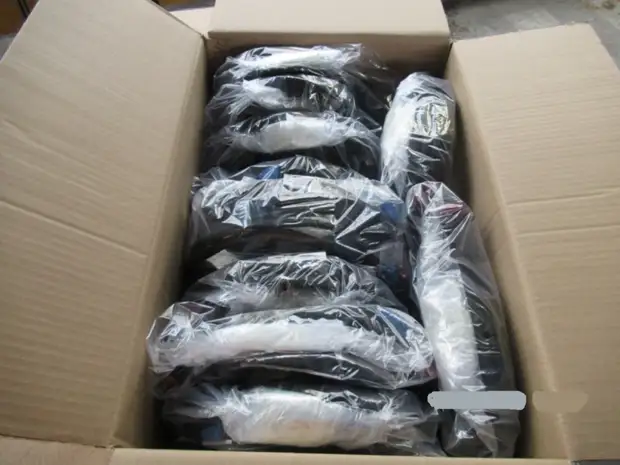 Кухонные принадлежности, брюки и датчики парковки пытались провезти в Петербург под видом пластика