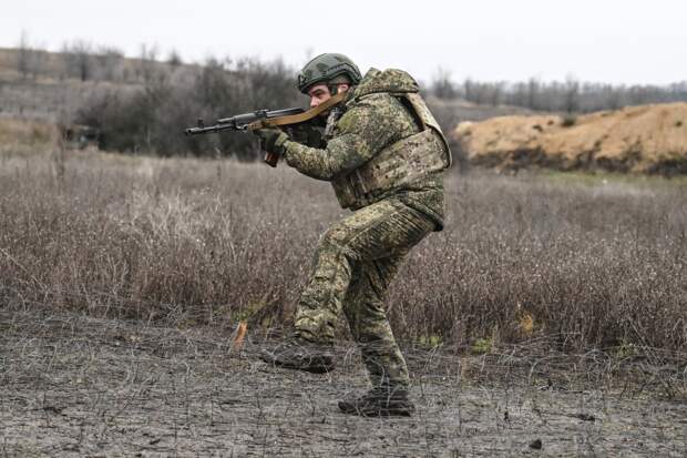Российский штурмовик спас раненых сослуживцев в зоне СВО