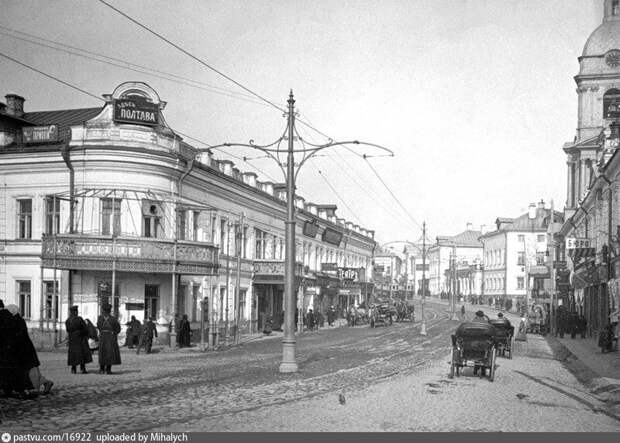 Начало Яузской улицы. Примерно здесь располагалась Кошельная слобода, 1910-1917. С сайта www.pastvu.com.