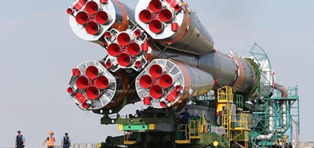 Ракета-носитель с первым в новой серии кораблем "Союз-МС" установлена на стартовый стол