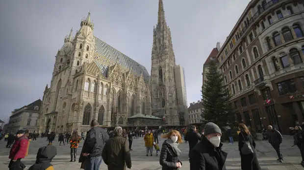 Президент Австрии заявил об угрозе пятой волны COVID-19 из-за омикрон-штамма