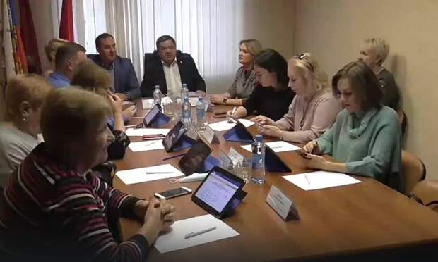 Заседание Совета депутатов одного из муниципальных округов Подмосковья  (иллюстрация из открытых источников)