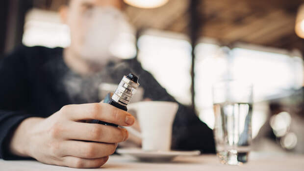 Подросток в Москве получил тяжелое повреждение легких из-за вейпа