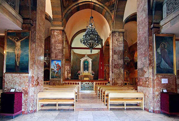 Что внутри армянской церкви? Отличия, особенности и основные принципы