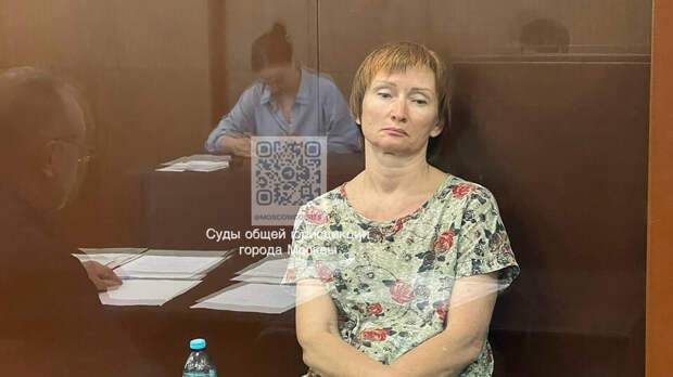 Суд арестовал женщину, осквернившую памятник маршалу Жукову в Москве