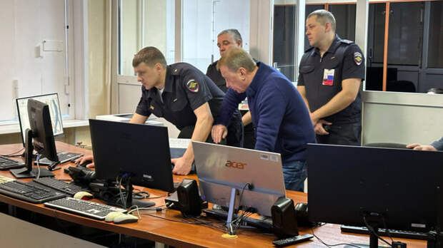 Мэр Барнаула проверил, как полиция следит за порядком и безопасностью в городе в праздники