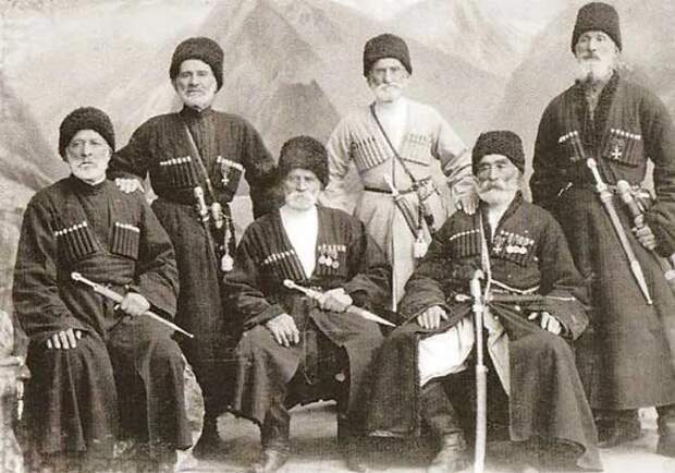 Кавказцы-ветераны царской службы / Фото: izwest.livejournal.com Кавказцы-ветераны царской службы / Фото: izwest.livejournal.com