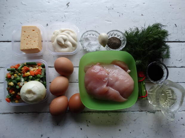 Зимний салат Снеговик - на самом деле внутри может быть любой, но мой – мясной, как любит муж