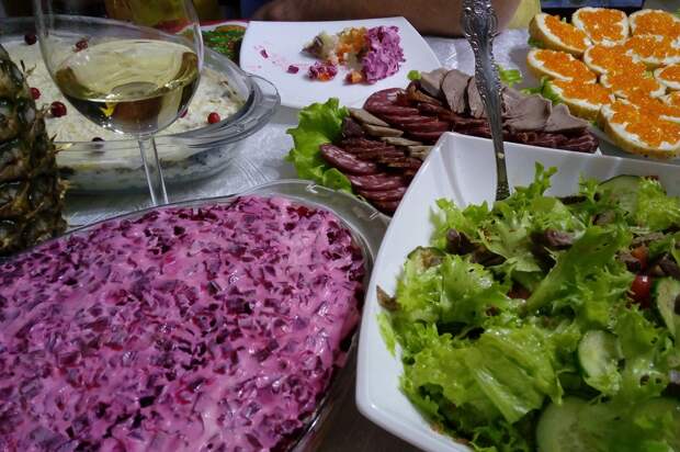 Специалисты назвали сроки хранения любимых новогодних салатов