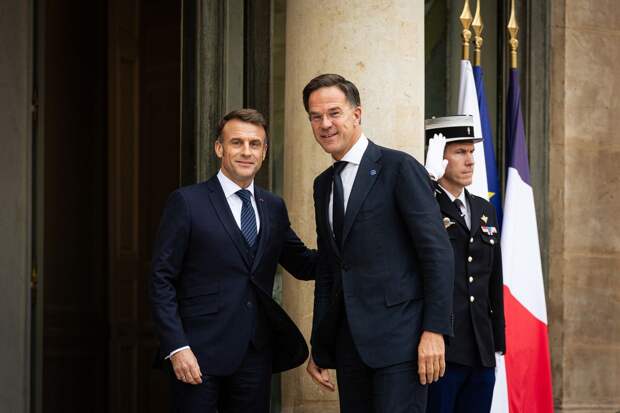 Рютте поддержал идею Макрона о возобновлении контактов с Россией