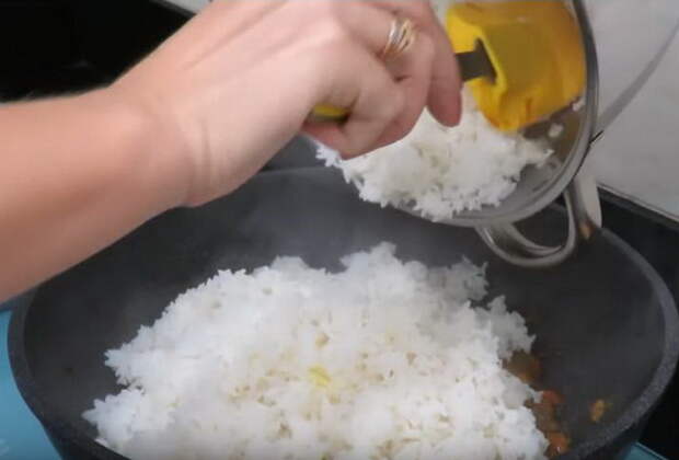 Последний шаг - выложить рис к мясу. Последний шаг - выложить рис к мясу.