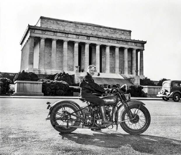 Салли Холтермен - первой женщина, которая получила права на вождение мотоцикла в округе Колумбия (1937 год) авто, мото, мотоцикл, мотоциклы, олдтаймер, ретро техника, ретро фото, фото