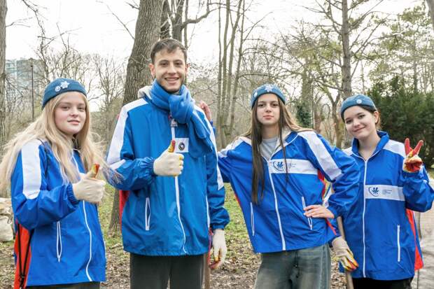 К акции "#ТрудКрут" происоединились 400 студентов из Крыма