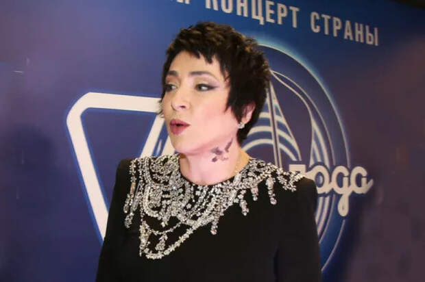 Лолита пожелала здоровья причастным к отмене ее концерта в Казани