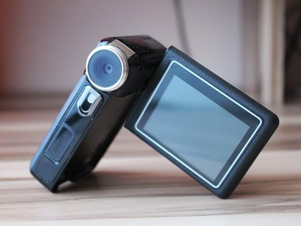 Челябинца поймали на телефонной съемке девушек в кабинке туалета