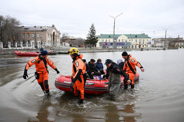 Члены семей пострадавших от паводка в Орске получат по 100 тысяч рублей