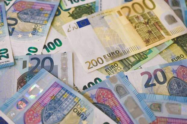 Евросоюз запретил экспорт на территорию России банкнот евро