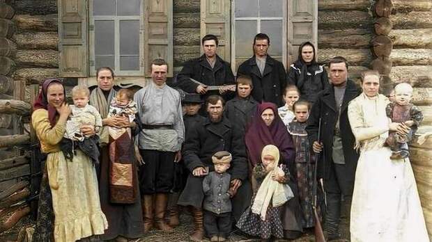 Жить с родителями это для молодых плохо? Мешает повышению демографии?