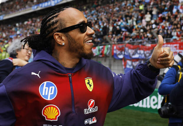 Семикратный чемпион «Формулы-1» выложил видео с Ким Кардашьян на фоне слухов о романе