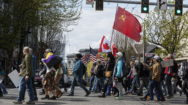 Обзор иноСМИ: «загадочное» решение Украины и как «коммунисты проникли в Америку»