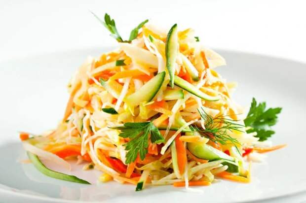 Салат с капустой, огурцом и дайконом Салат с капустой, огурцом и дайконом