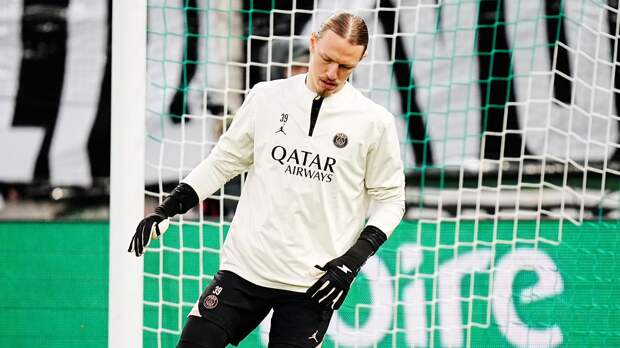 «ПСЖ» включил Сафонова и Хвичу в заявку на игру с «Марселем»