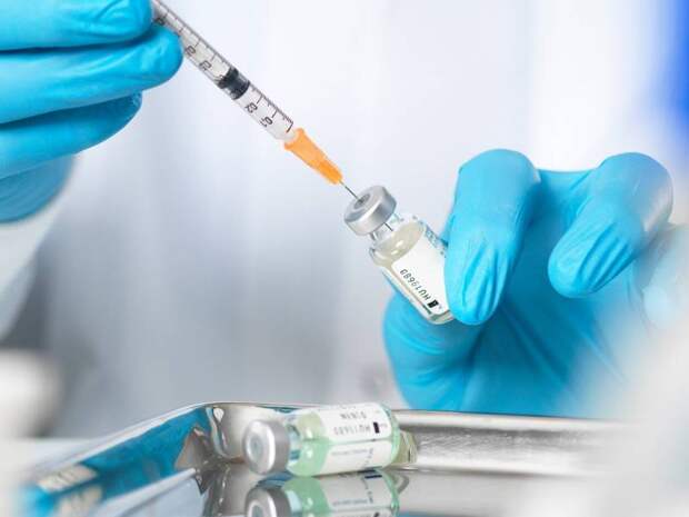 Битва за вакцину от COVID-19. Россия опять виновата