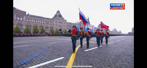 Туляк Дмитрий Монастырев в четвертый раз пронес на Красной Площади Знамя Победы