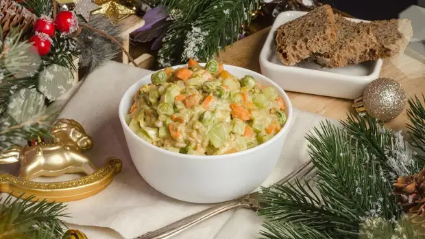 Диетолог Гинзбург дал советы по выбору блюд для новогоднего стола