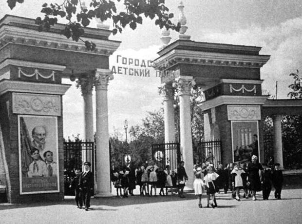 Парк «Орлёнок» после открытия в 1954 г. http://vadim-galkin.ru/voronezh-2/voronezhskomu-parku-orlyonok-65-let/