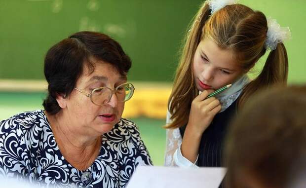 Учителей отправят в деревню за миллионом, а унижать будут еще больше