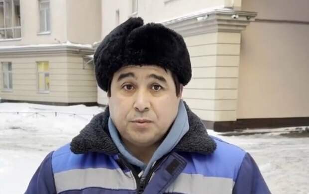 Дворник, спасший выпавшего из окна в Петербурге мальчика, получил премию имени Тиграна Кеосаяна