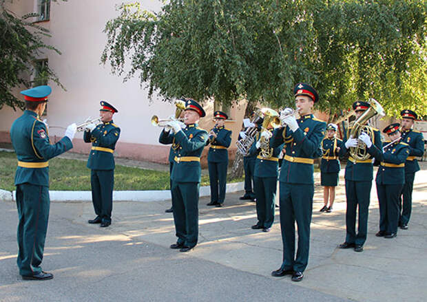 В Саратовской области военнослужащие 12-го Главного управления отпраздновали День Государственного флага России