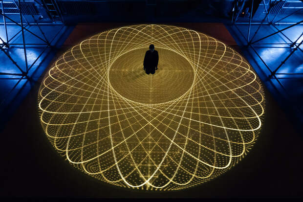 Инсталляция художника Aka Chang на фестивале INTERVALS 2025