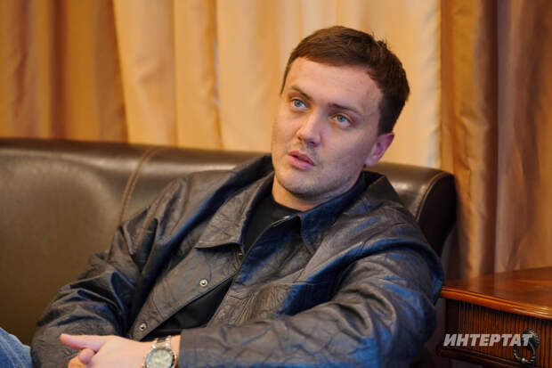 «Батарейка, бер төстәге стаканнар, санитайзер» – татар җырчысының райдерын тәнкыйтьлиләр