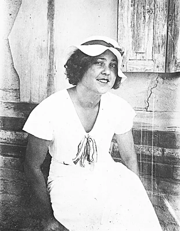     1920- 