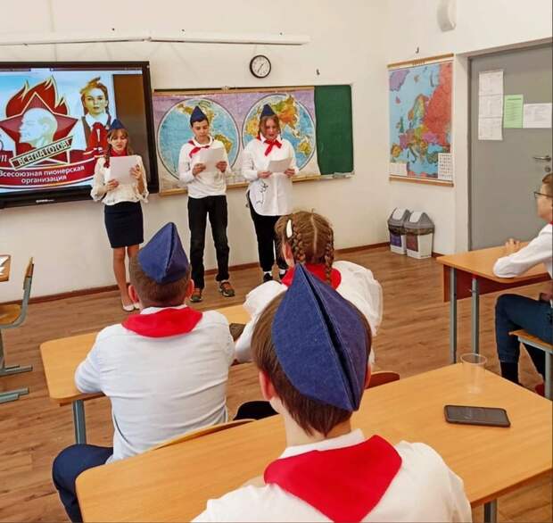 Школьники с Дмитровки на день стали пионерами