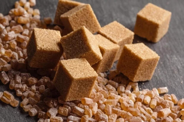 Врач Закирова опровергла преимущества тростникового сахара перед белым