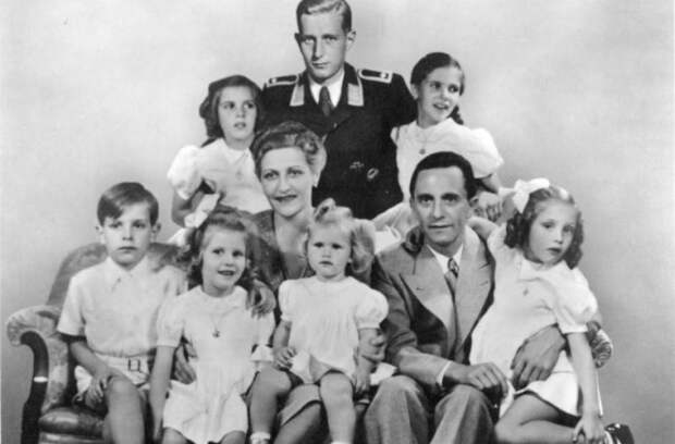 bundesarchiv_bild_146-1978-086-03_joseph_goebbels_mit_familie.jpg bundesarchiv_bild_146-1978-086-03_joseph_goebbels_mit_familie.jpg