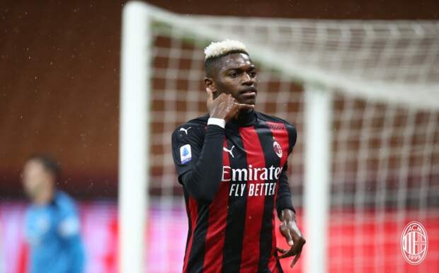 В «Милане» прокомментировали трансферные слухи вокруг Леау