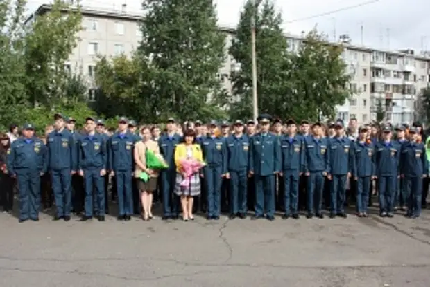 Лисин мчс по красноярскому краю. Сибирская пожарно-спасательная академия железногорск. Мчс красноярск после 11. Академия мчс красноярск. Сибирская пожарно-спасательная академия гпс мчс.