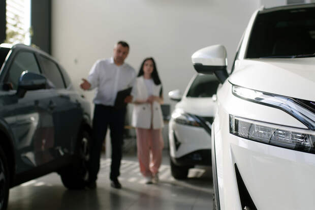 Автоэксперт Зиновьев назвал 3 способа купить новое авто без переплат
