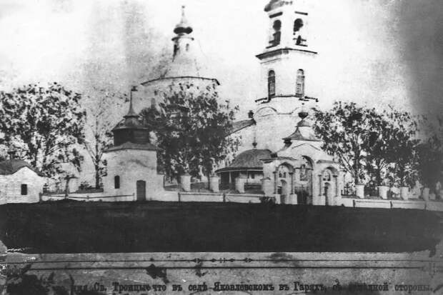 В селе Гари сохранился храм Троицы Живоначальной, построенный в 1801 году